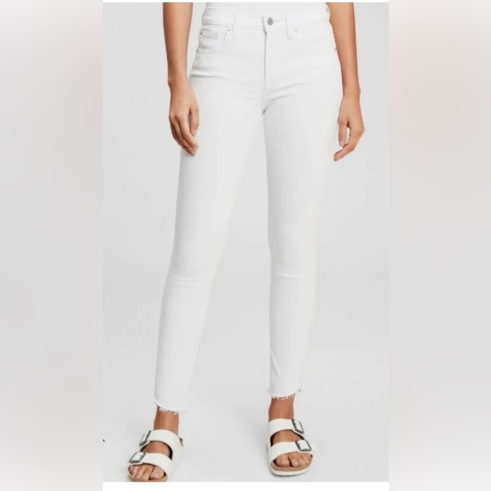 GAP Women’s True Skinny  Mid Rise Jean Size 35, 34 white